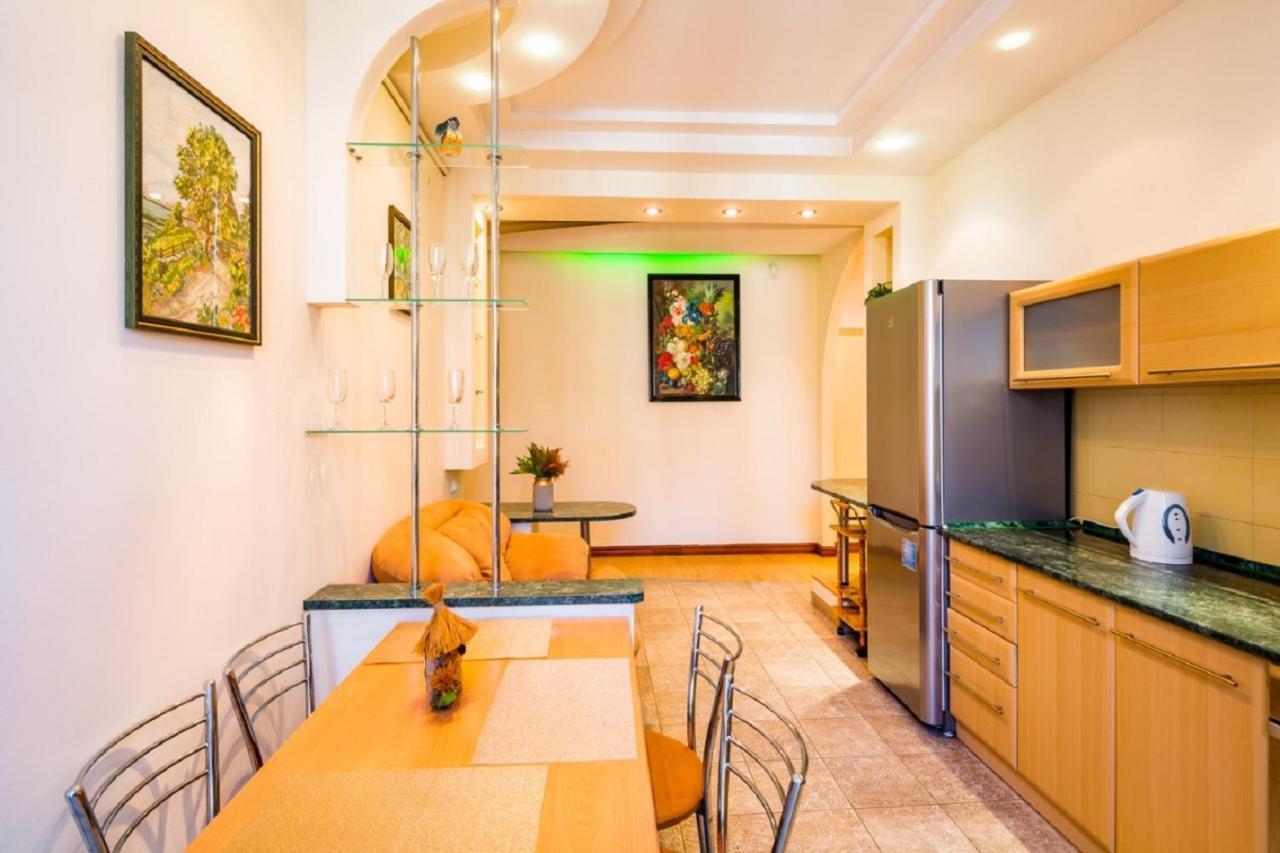 Alfa Apartments Ivana Franka Leopoli Esterno foto