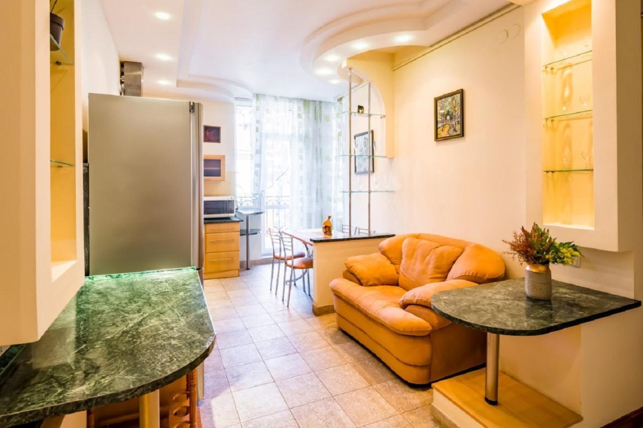 Alfa Apartments Ivana Franka Leopoli Esterno foto
