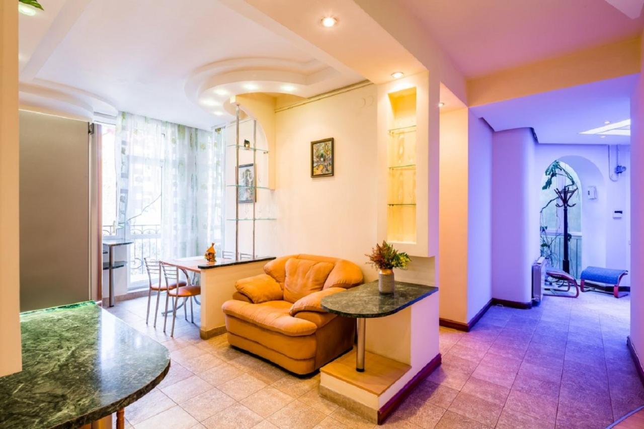 Alfa Apartments Ivana Franka Leopoli Esterno foto