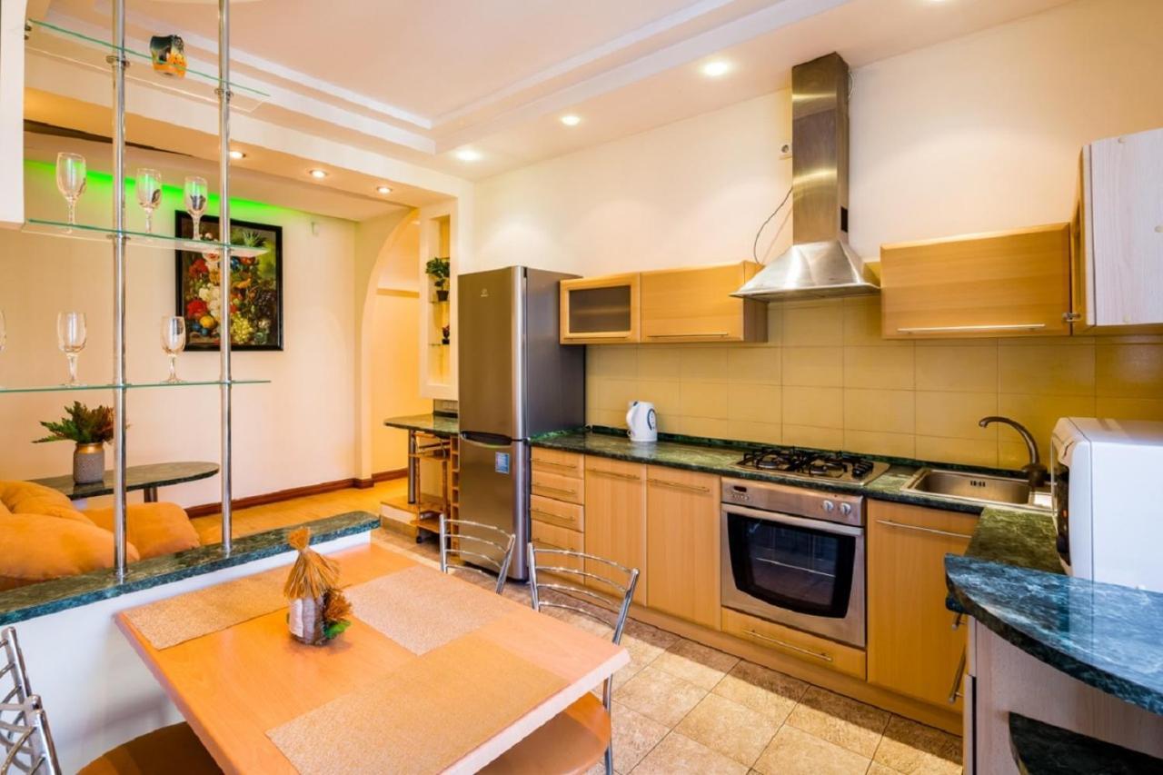 Alfa Apartments Ivana Franka Leopoli Esterno foto
