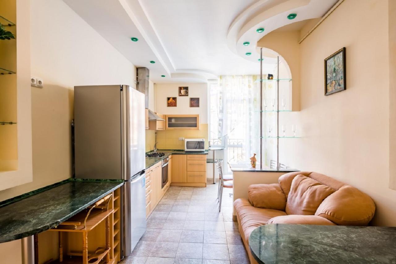 Alfa Apartments Ivana Franka Leopoli Esterno foto